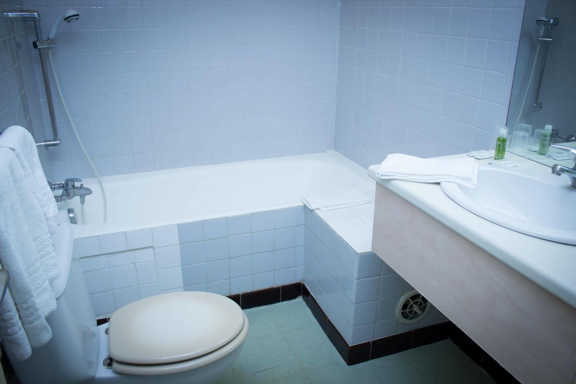 Hotel Le Terminus Tarascon Zewnętrze zdjęcie