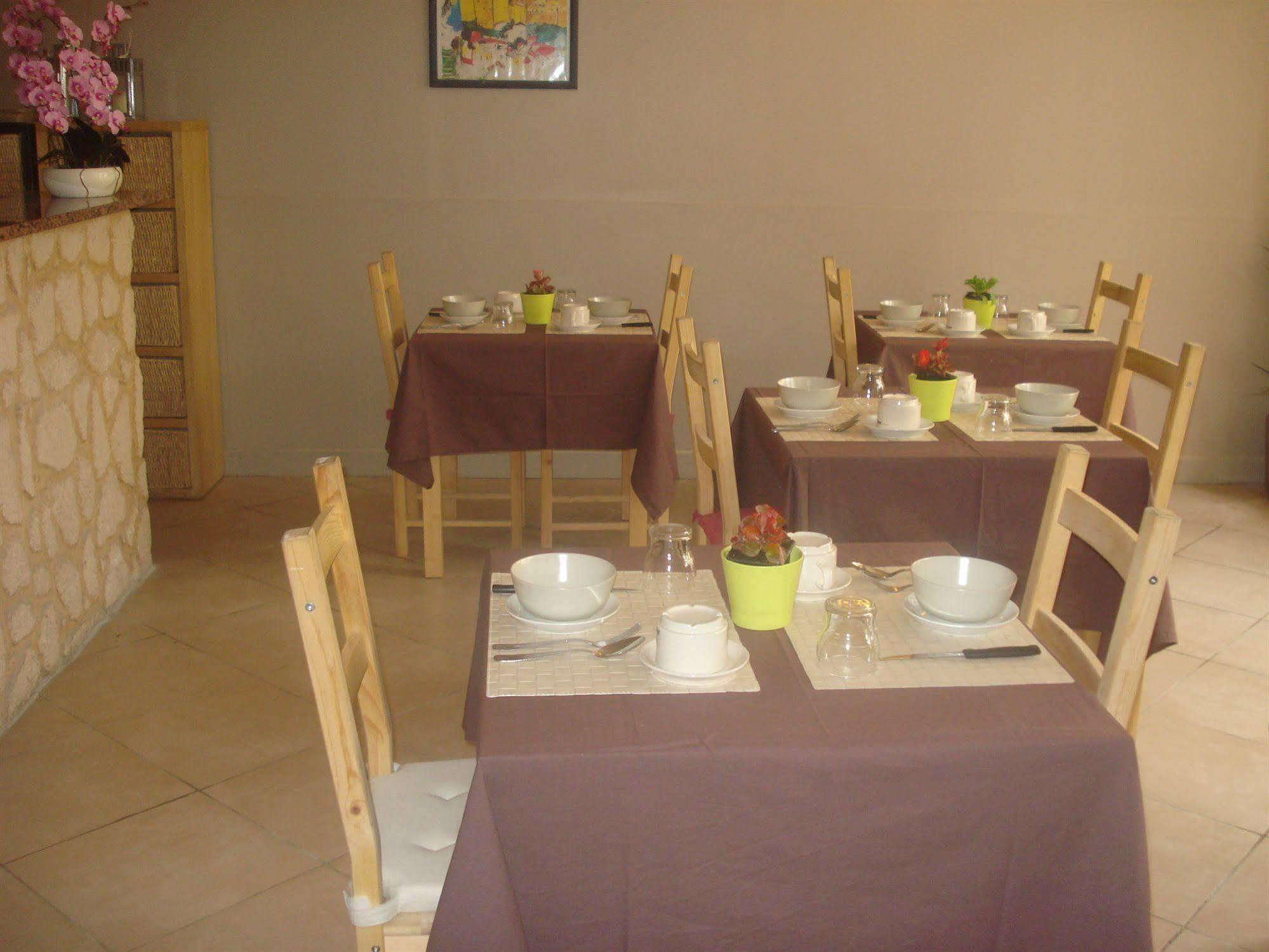 Hotel Le Terminus Tarascon Zewnętrze zdjęcie