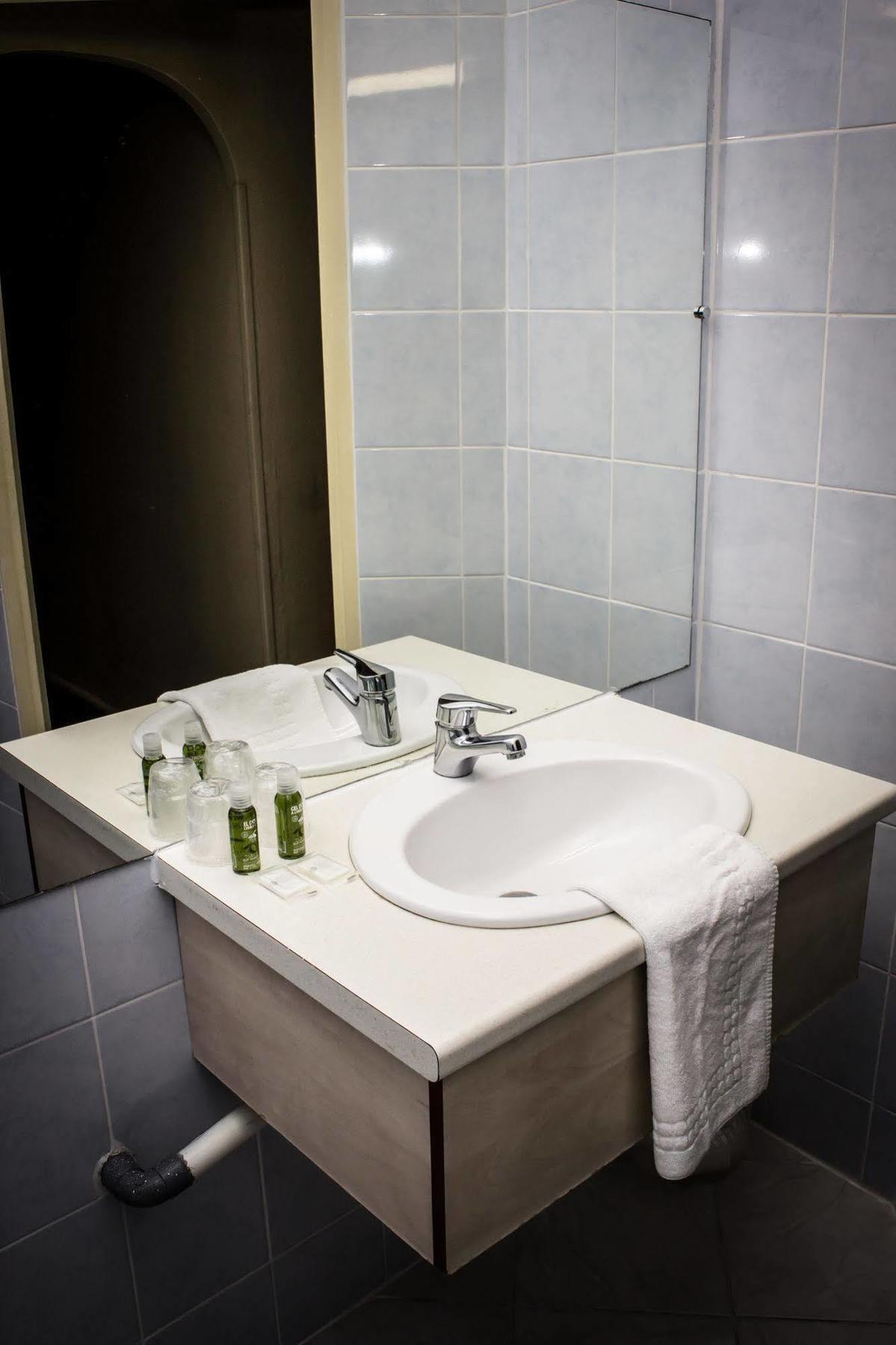 Hotel Le Terminus Tarascon Zewnętrze zdjęcie